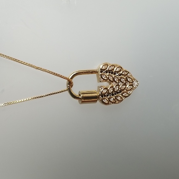 New Adjustable Gold plated Necklace with a lock charm - Picture 2 of 4